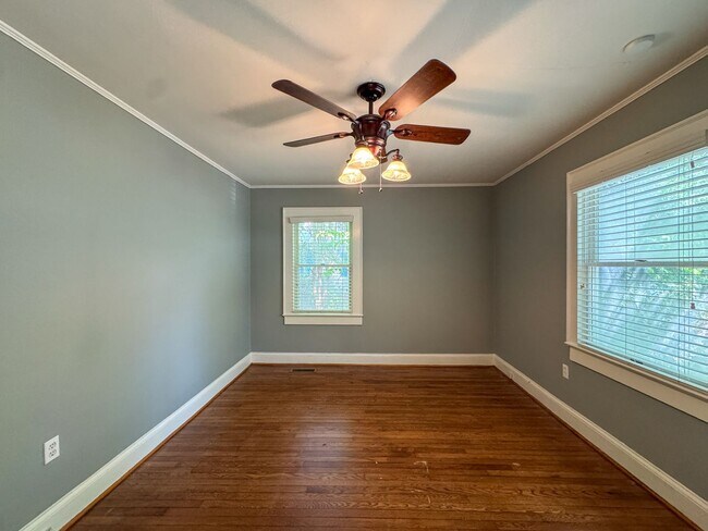 Building Photo - Charming 2 Bed 1.5 Bath Home in Haymount
