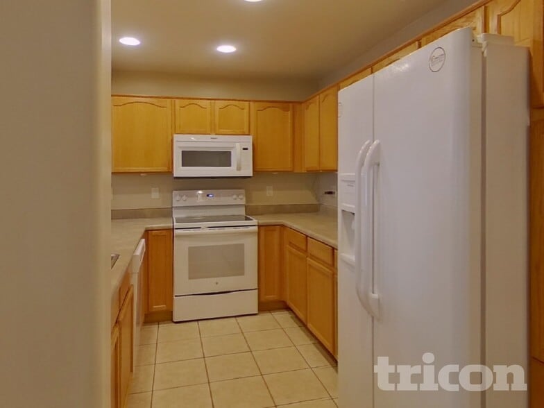 Building Photo - 16015 N 30th St