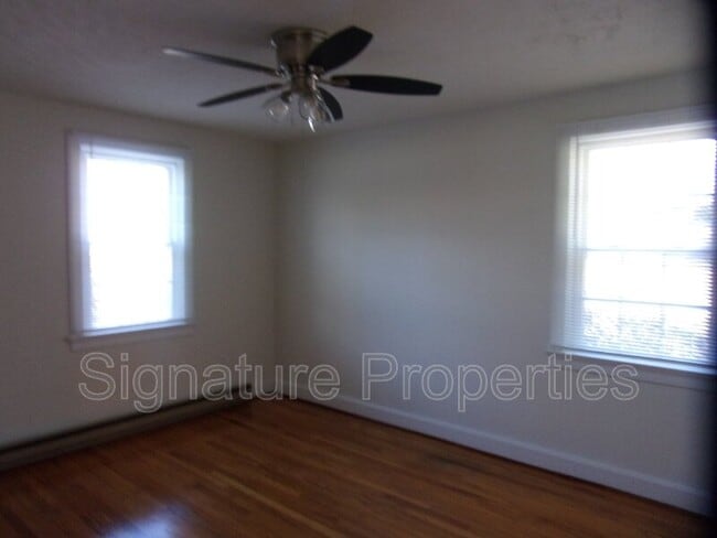Building Photo - 8329 Meadowbridge Rd