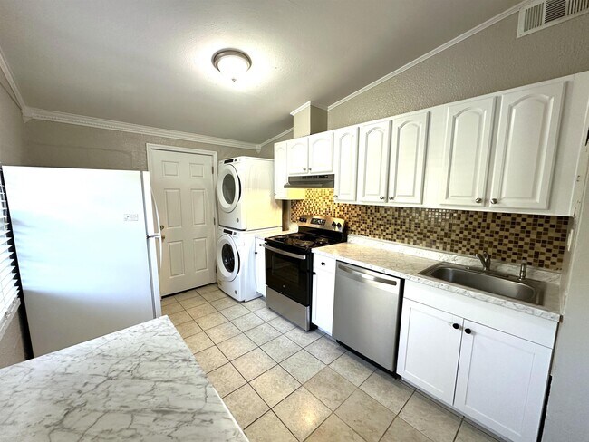 Building Photo - 2917 Mission Rd