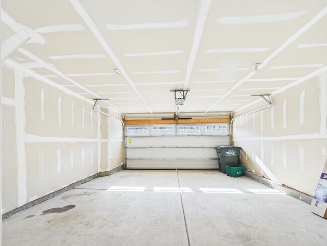 Building Photo - 2617 Grantham Place Dr