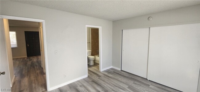 Building Photo - 825 Rock Springs Dr
