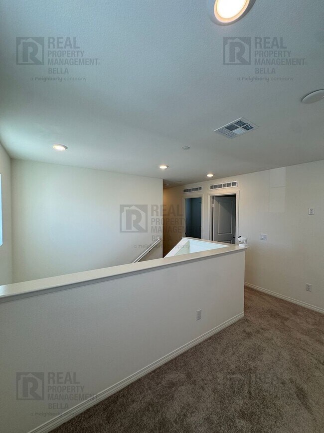 Building Photo - Spacious Corner Lot Home in Desirable Winchester Community – 4 bed + Large Backyard+ Solar!