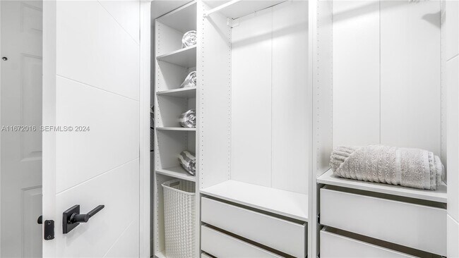 Building Photo - 201 Van Buren St