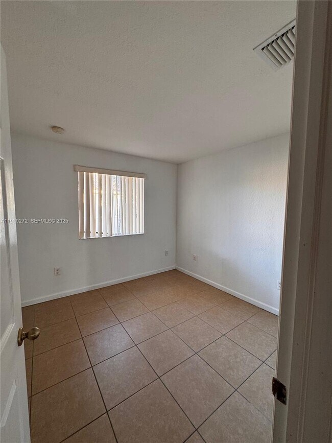 Building Photo - 2525 SE 15th Pl