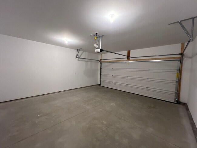 Building Photo - Beautiful New Construction in Blakeney Sub...