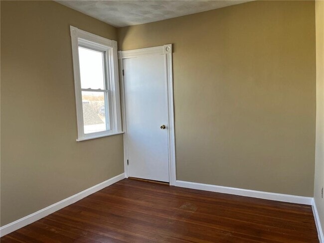 Building Photo - 5 Ryan Ave