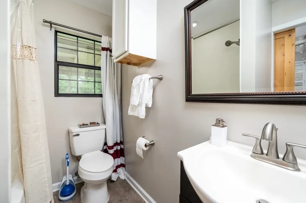 Building Photo - 1704 Horseshoe Dr