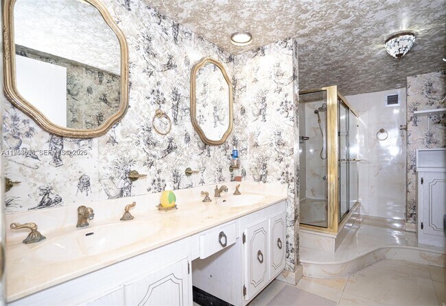 Building Photo - 1833 S Ocean Dr