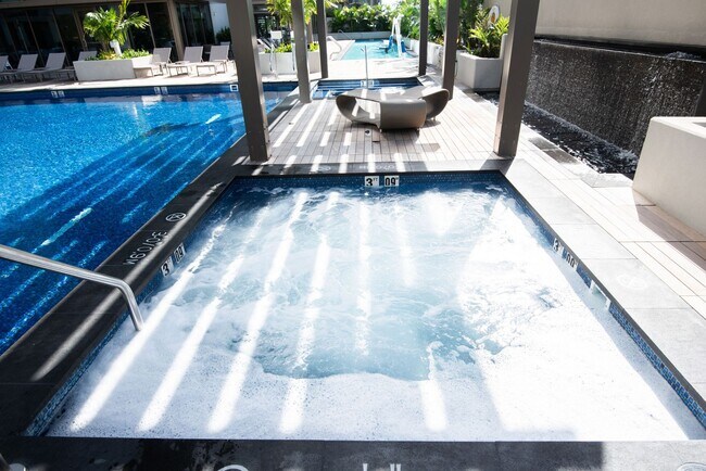 Building Photo - SKY ALA MOANA ONE BEDROOM AVAILABLE NOW