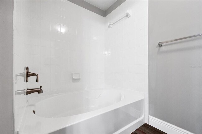 Building Photo - 5691 Bentgrass Dr