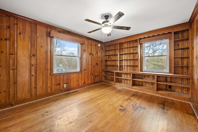 Building Photo - 3 Bedroom Pet Friendly Home For Rent!