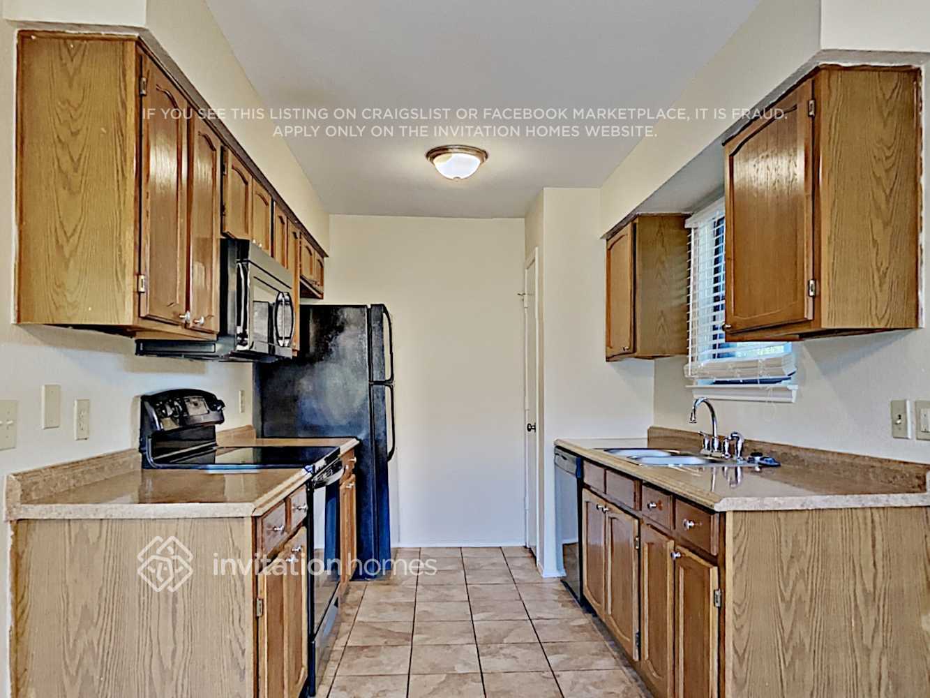 Building Photo - 1229 N Creek Dr