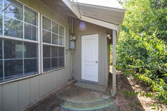 Building Photo - 2172 Ave L