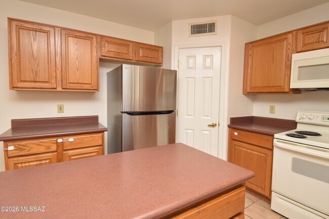 Building Photo - 2926 N Cardell Cir