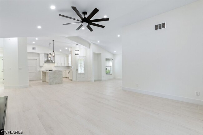 Building Photo - 116 Fountain Cir