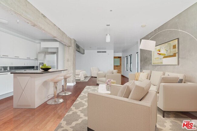 Building Photo - 416 S Spring St