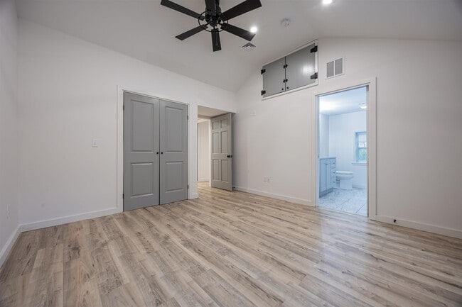 Building Photo - 601 Collettes Grove Rd