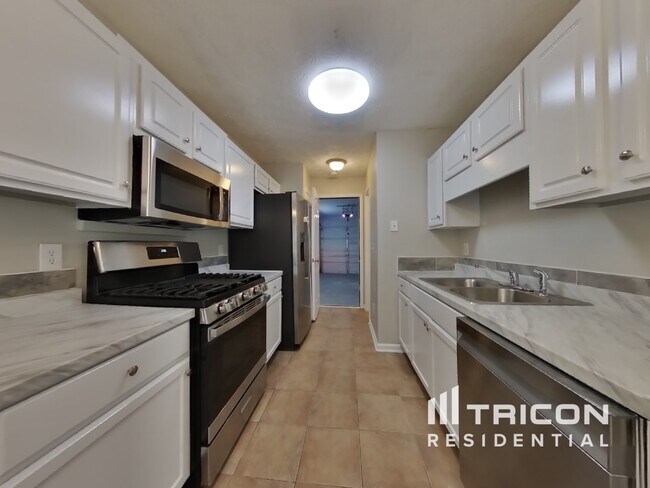 Building Photo - 261 Silver Ridge Dr