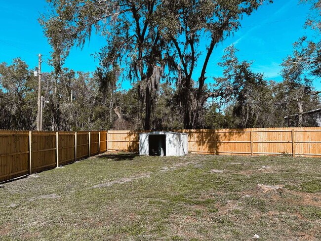 Building Photo - Remodeled Lakefront 2 Bedroom 2 Bath mobile home