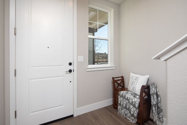 Building Photo - 3 Bedroom | 3 Baths | plus large loft | 20...