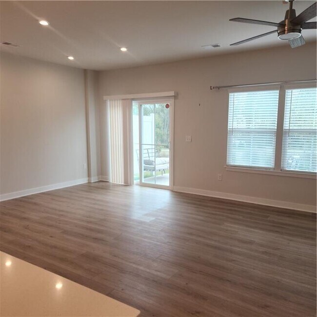 Building Photo - 168 Salt Lk Ln