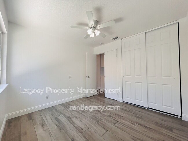 Building Photo - 3047 Mill Oak Way