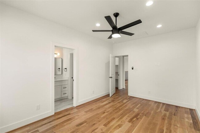 Building Photo - 1038 W 31st St