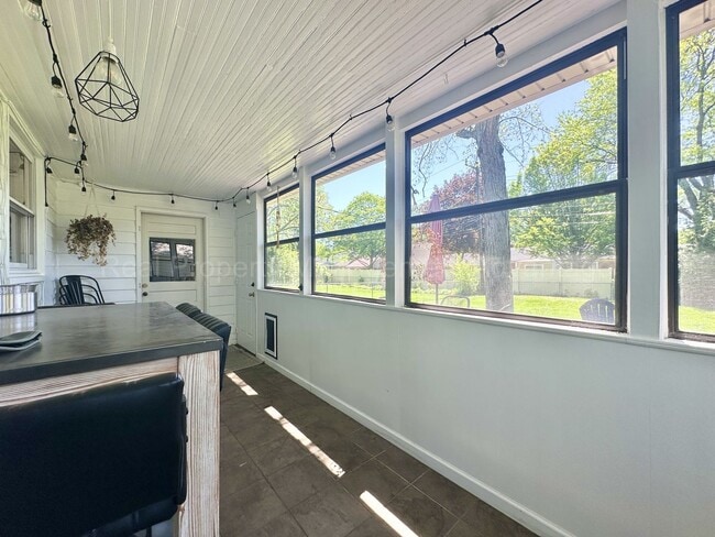 Building Photo - Updated 3-Bed Ranch Steps from Downtown Birmingham & Woodward!