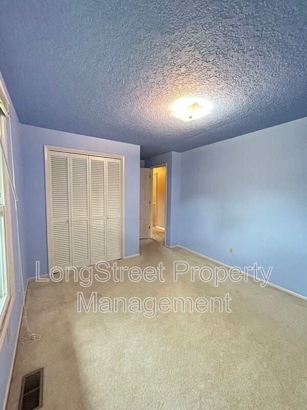 Building Photo - 2917 Takena St SW