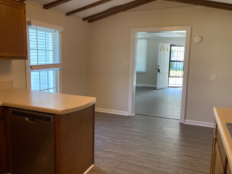 Building Photo - 904 Afton St