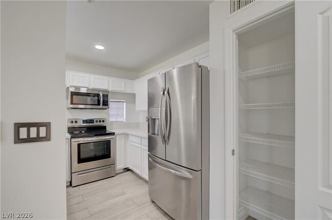 Building Photo - 2120 Sealion Dr