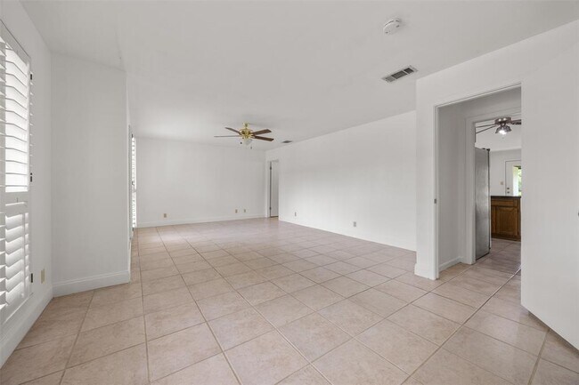 Building Photo - 105 Kite St