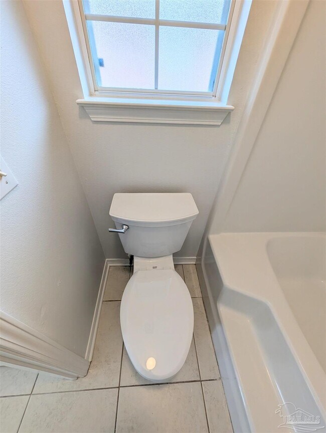 Building Photo - 28 Easton St