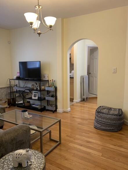 Building Photo - 5 Braemore Rd