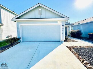 Building Photo - Charming 4-Bedroom Home in Knox Ridge – Sp...