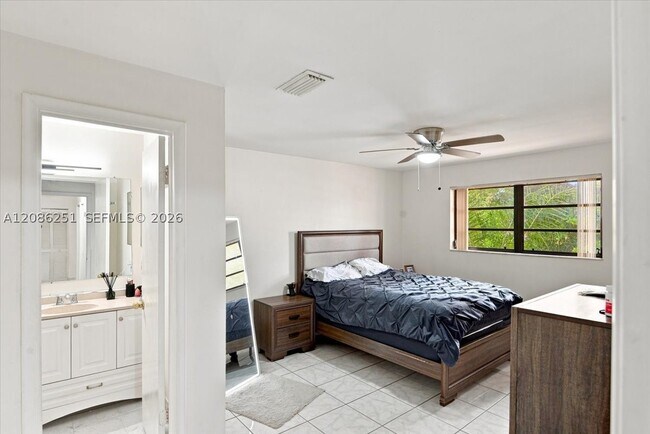 Building Photo - 6375 SW 136th Ct
