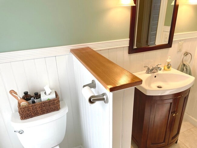 Building Photo - 2 bedroom in Heritage Hill