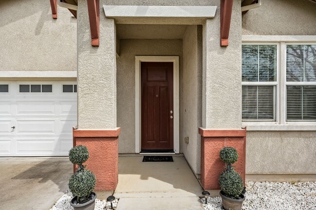 Building Photo - Desirable Elk Grove Area