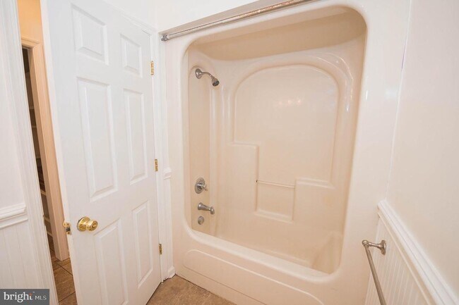 Building Photo - 5482 Royal Mile Blvd