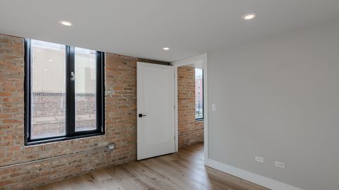 Building Photo - 729 N Sangamon St