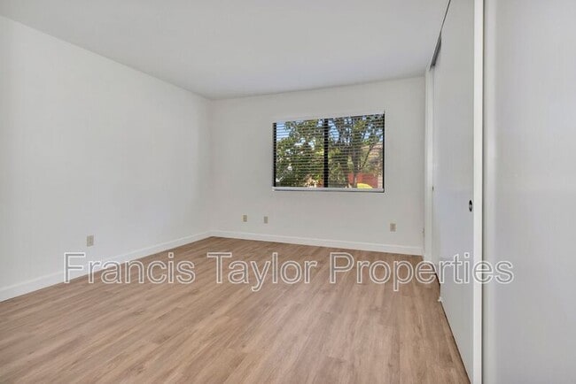 Building Photo - 2182 Firethorn Glen