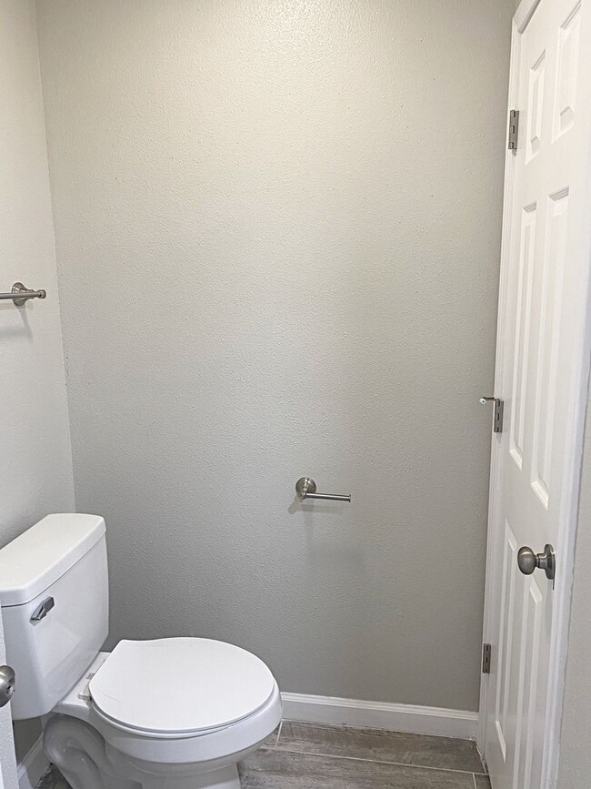 Building Photo - 5941 B Bedford Dr., Beaumont, TX 77708