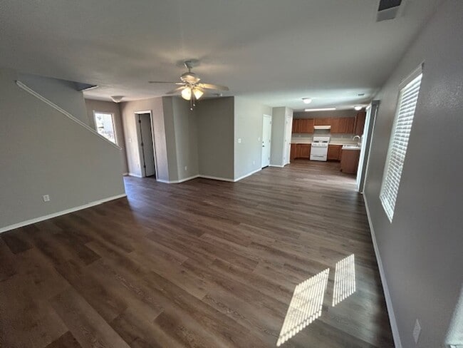 Building Photo - Newly remodeled 3 bedroom 2.5 bathroom in ...