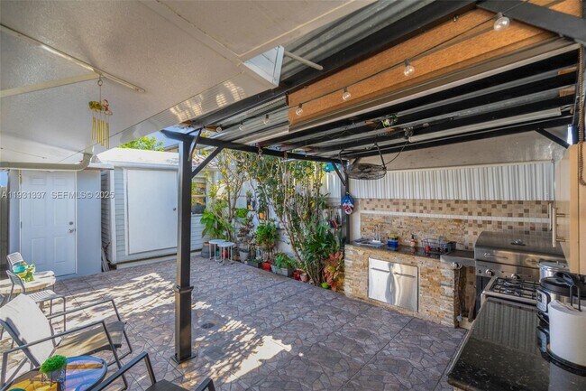 Building Photo - 2140 W 53rd St