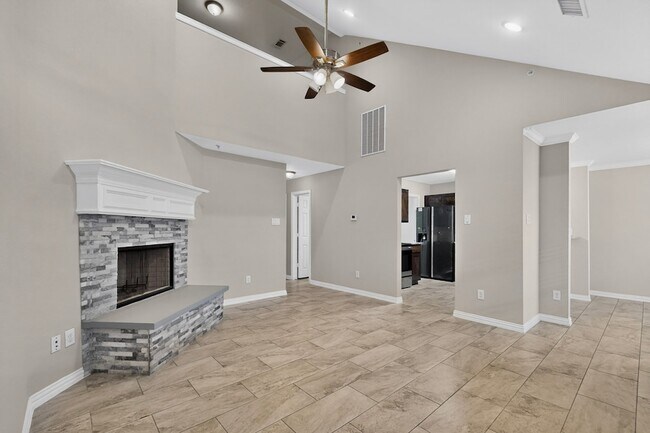 Building Photo - 829 Summercreek Dr