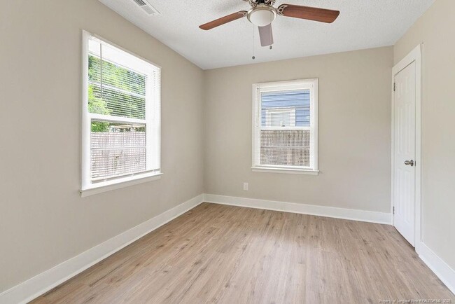 Building Photo - 223 W Cir Ct.