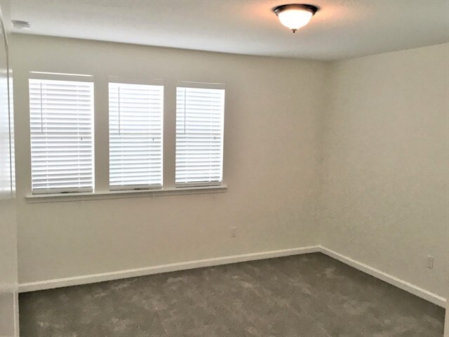 Building Photo - 207 Buck Run Way
