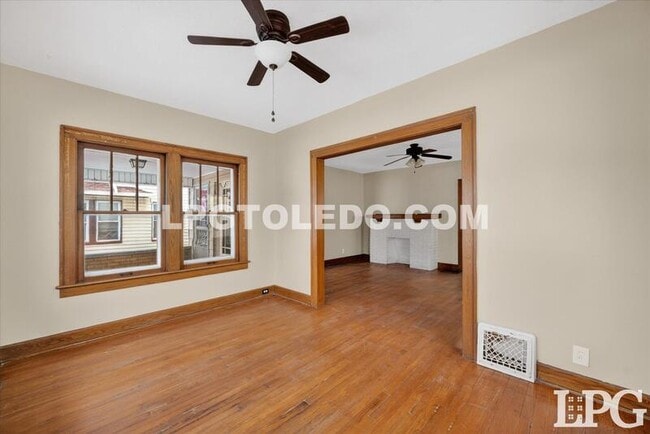 Building Photo - 4136 N Lockwood Ave