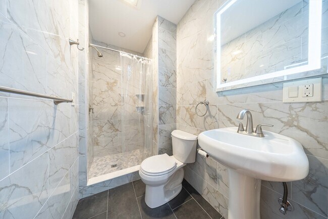 Building Photo - 7 Alcott St